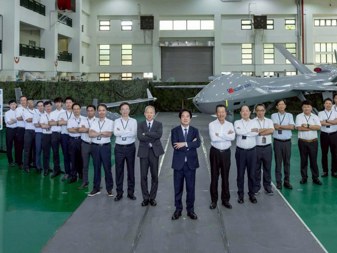 漢翔、雷虎、中光電股價為何這麼弱？無人機條例攻防中，三黨版本誰過關牽動多廣？最新進度走向必看
